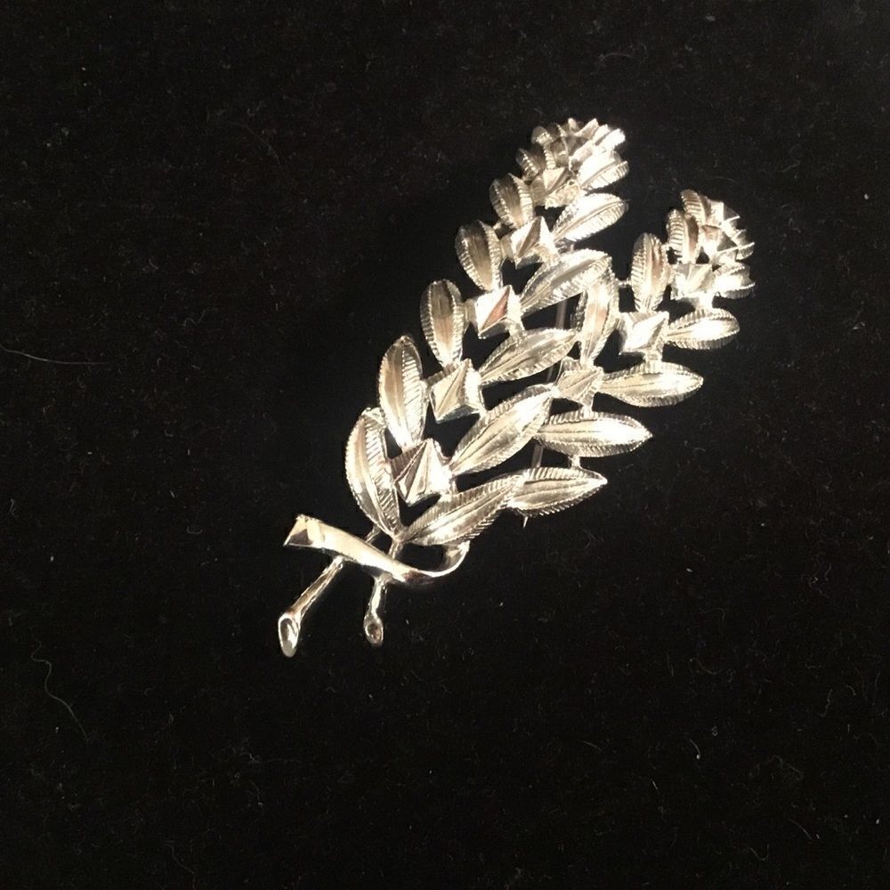 Silvertone Feather Pin  - Picture 2 of 6